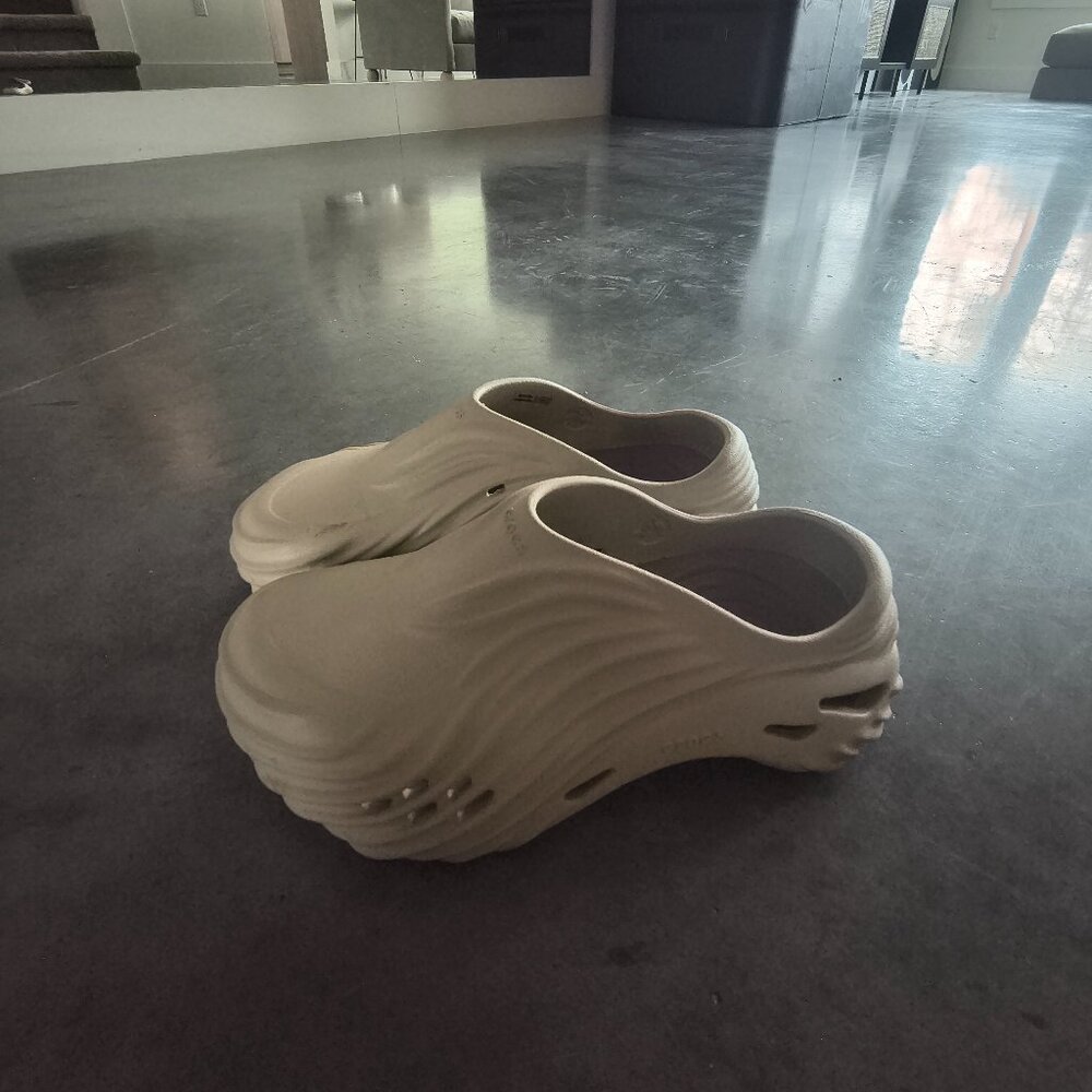 Crocs Echo Wave color moth